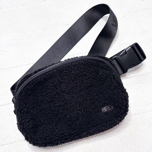 Lolë Black Sherpa Belt Bag Hip Pack NWOT